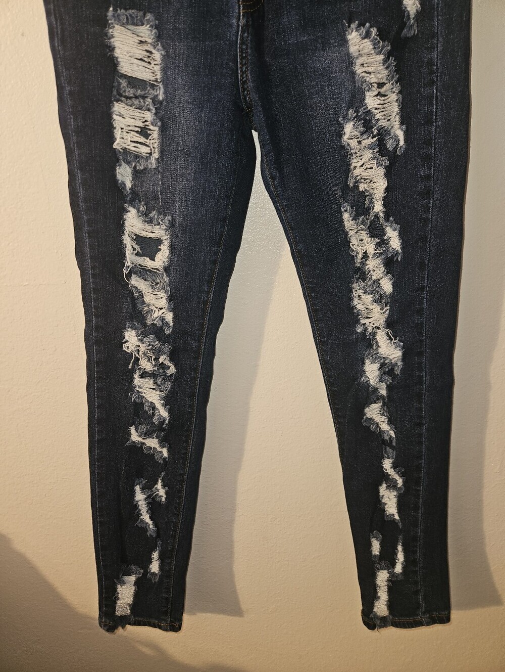 V.I.P. Jeans Womans Distressed Jeans Size 9/10 - Picture 4 of 10
